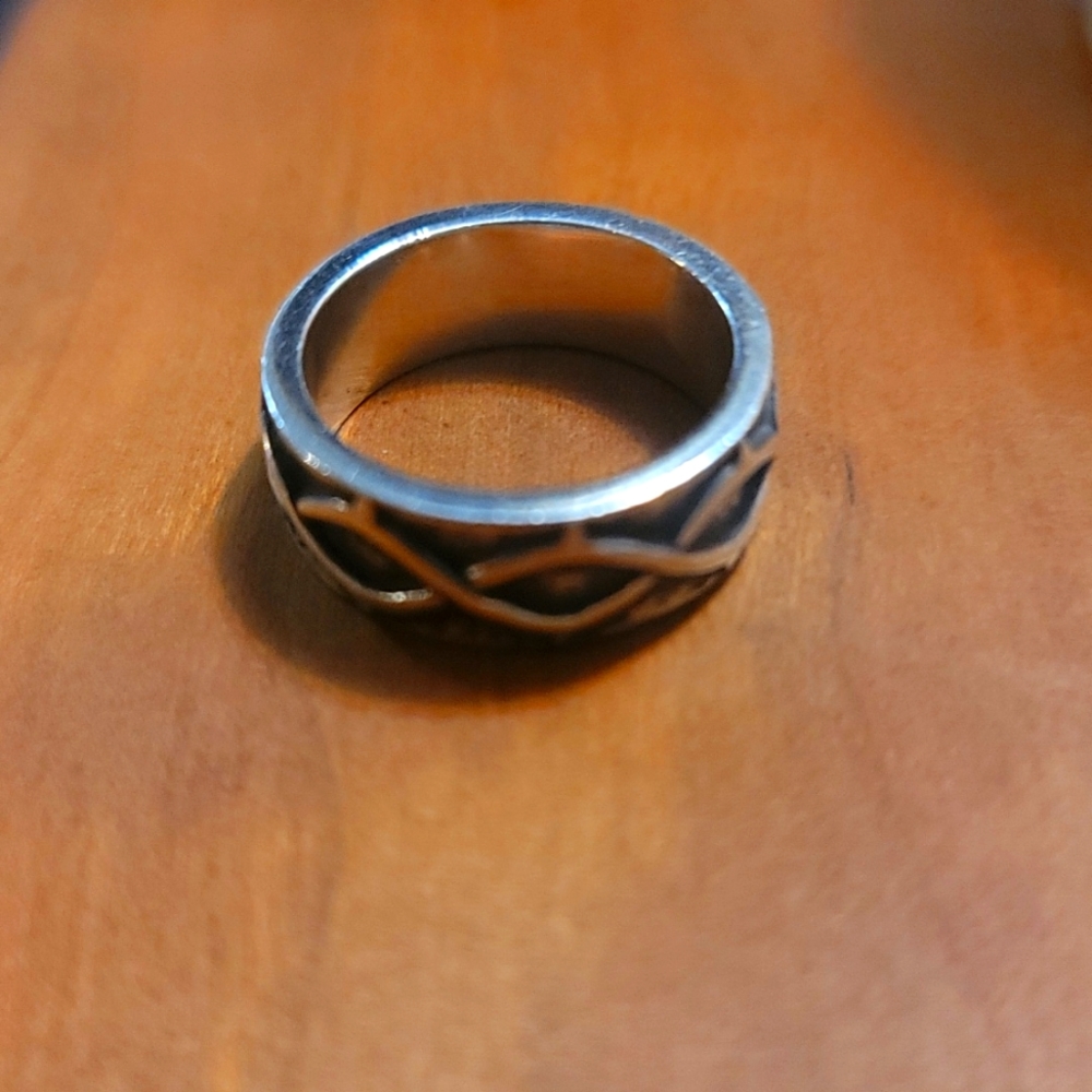 James Avery Retired Crown of Thorn Ring